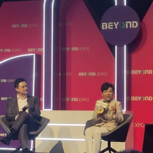 邓亚萍谈退役：全世界的运动员转型都会让自己脱层皮