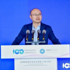 扩大新能源汽车优势，加强全球政策交流与产业协同