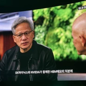 英伟达黄仁勋谈与SK海力士合作开发HBM芯片：希望以更低能耗获得更多带宽 ...