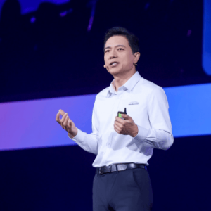 百度重磅！李彦宏：大模型基本消除了幻觉，智能体迎来爆发点！将成为内容、服务和信息 ...