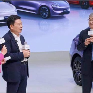 广州车展现场，奇瑞董事长尹同跃建议余承东改名“余成功”：服气了！跟着华为走肯定成 ...