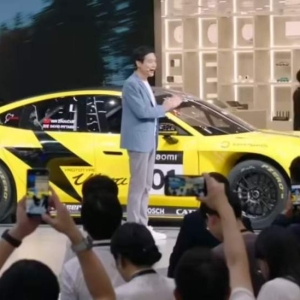 雷军携小米SU7 Ultra原型车首次参加广州车展