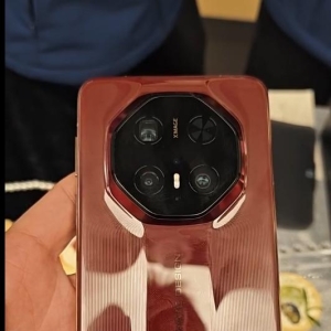 华为Mate 70系列真机上手，有你喜欢的款式吗？