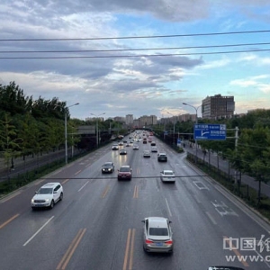 以科技创新带动产业升级，新能源汽车构筑新质生产力