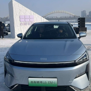 2025年冲击271万辆产销目标，吉利乘用车迈入大整合时代