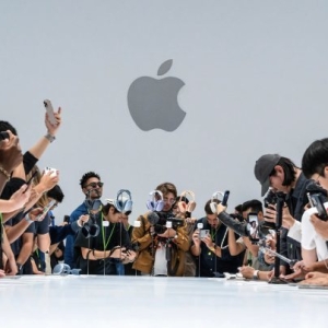 苹果2025硬件新品全面剧透：iPhone终迎新设计、全新设备曝光