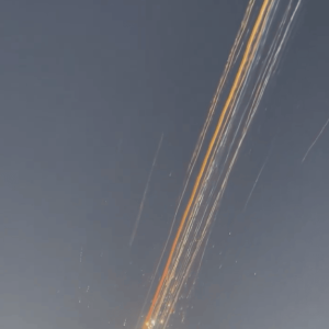 SpaceX星舰爆炸“火花四射”，触发空中管制影响航班