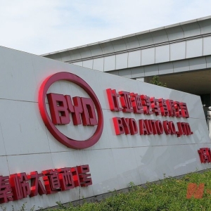 砸1000亿元布局整车智能！ 比亚迪杨冬生：电动化的追兵来势汹涌 ...