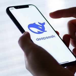 DeepSeek太火热！集体涨停后，多家A股公司紧急发声：无关