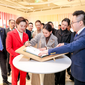 ‌泰国总理佩通坦·钦那瓦一行参访华彬集团