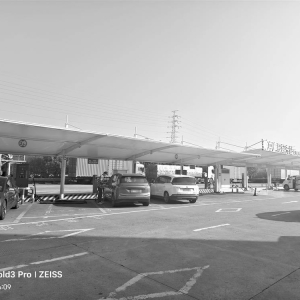 平时多闲置假期不够用 高速公路充电“潮汐”难题待解