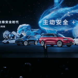 行业首个自主智能数字底盘，尊界S800轿车途灵龙行平台亮相