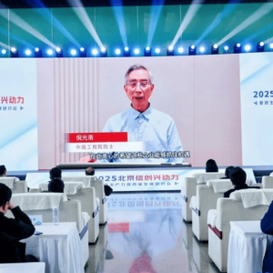 中国芯+自主系统+AI大模型！这款国产电脑三大黑科技曝光，倪光南现场点赞 ...