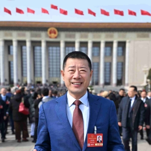 养牛也能用AI？全国人大代表、飞鹤冷友斌：从种草养牛到生产销售，都用上了AI ...