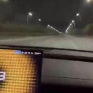 时速300公里！小米SU7 Ultra车主深夜疯狂飙车？客服回应