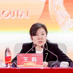 白酒行业的“她力量”：女性高管的“双面人生”