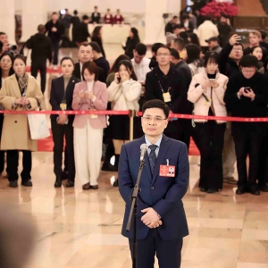 海尔集团董事局主席周云杰：机器人将成未来家庭标配 可能不止一个 ...