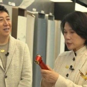董明珠：别人说我今年比去年更年轻了，因为我每天晚上使用格力美容仪，一次六分钟！定 ...