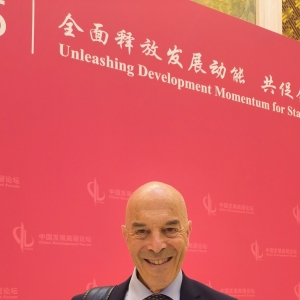 专访世行前副行长戈尔丁：特朗普关税政策会让商品变得更昂贵而损及美国消费者 ...