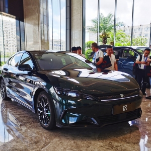 营收7771亿元，超越特斯拉！刚刚，比亚迪炸裂发布：拟派现超120亿元 ...