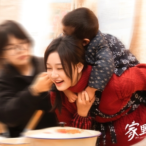 专访四川方言剧《家里家外》总制片人：撕掉短剧羞耻，家才是顶流剧本 ...