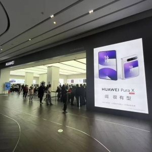 10分钟，售罄！7499元起，华为首款阔折叠屏卖爆了，记者实探 ...