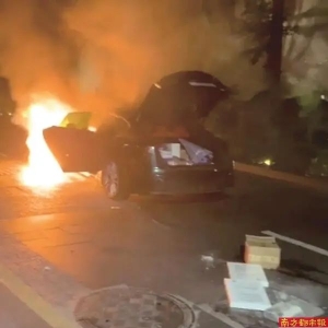 特斯拉与砖块刮碰后起火 车主索赔337万元！一审宣判：缺乏事实依据 全部驳回！ ...