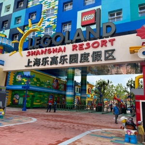乐高乐园宣布提前3天可退票 试运营阶段热门项目排队时长达40分钟 ...