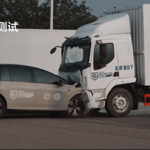 理想i8碰撞视频引发的轩然！大波乘龙卡车，连着4天“内涵”理想，理想之困：股价受挫 ...