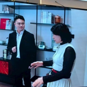 格力电器董事长董明珠带货格力美容仪：我自己体验过，每天用一次，一次6分钟，大概7天 ...