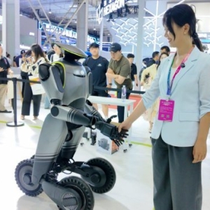 广汽多款机器人亮相世界机器人大会：拟2027年量产，2030年产值突破10亿 ...