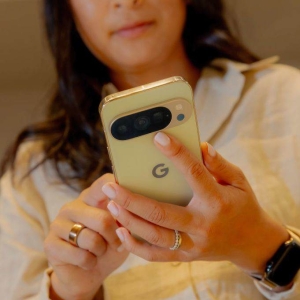 Pixel 10发布 美媒：谷歌已在AI手机竞争中把苹果甩在身后
