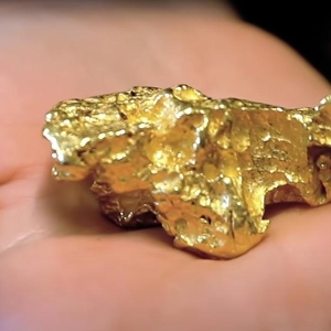 黄金反弹！鲍威尔讲话引抛售，地缘风险却成多头底牌？