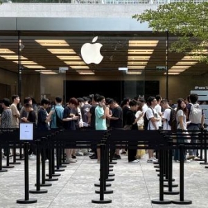【实探】iPhone17开卖！排队的人少多了！