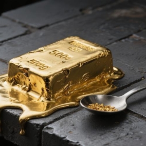 金价四日狂飙3.2%后，涨势还能持续多久？多头目标仍看向3800上方 ...