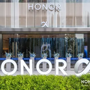 打造AI终端生态“全球会客厅”：荣耀阿尔法全球旗舰店落地深圳湾 ...