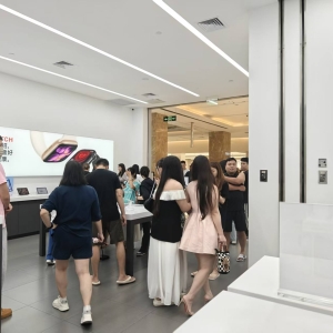 上代旗舰降价卖，下代旗舰10月来！国庆消费电子火爆：华为苹果小米热门机型“难求” ...