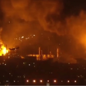 突发！美国一炼油厂爆炸起火！国际油价拉升