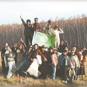 深度游 强社交 旅拍自由    Z世代青睐互联网旅游团