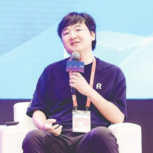 灵伴科技副总裁宓群：带屏显的AI眼镜已步入消费级时代