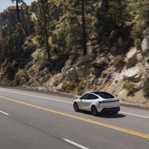 特斯拉“低价车”为何仍不便宜？特朗普也得背锅