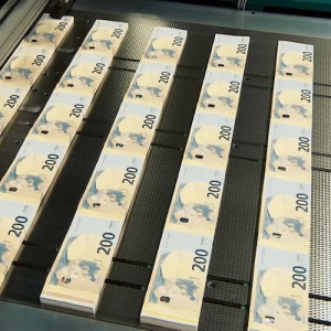 全球资产“大跳水”！美元美债独强，欧元技术面已亮红灯