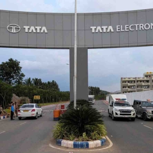 苹果iPhone印度转产遇瓶颈，塔塔1亿美元收购中国供应商业务