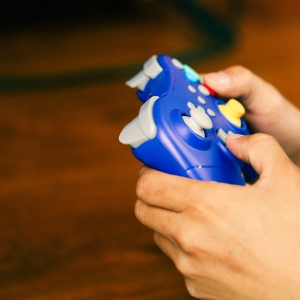 中国游戏出海三季报：《Gossip Harbor》登顶常青榜，世纪华通旗下3款游戏跻身潜力常青 ...