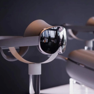 比苹果Vision Pro便宜一半 三星混合现实头显Galaxy XR上市