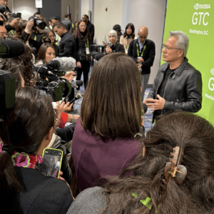 英伟达黄仁勋最新交流会：中国芯片爆发了，我希望能找到新的平衡！最先进封装技术还不 ...