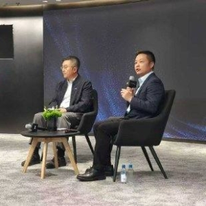 小鹏汽车CEO何小鹏：汽车现在全球是10万亿美金市场，一年生产9000万万台车，但机器人 ...