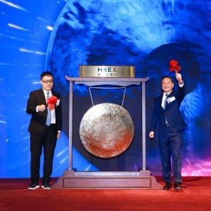 小马智行完成美股+港股双重上市，绿鞋后集资额可达77亿港元，成为2025年自动驾驶行业 ...