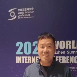 对话群核科技董事长黄晓煌：多年前就见过生成式AI雏形，但没想到“大力能出奇迹”丨直 ...