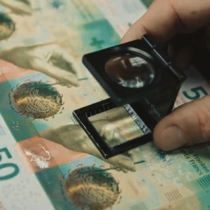 美国参议院周一晚火速敲定“救命法案”，众议院最快周三接棒，医疗补贴成最大悬念 ...